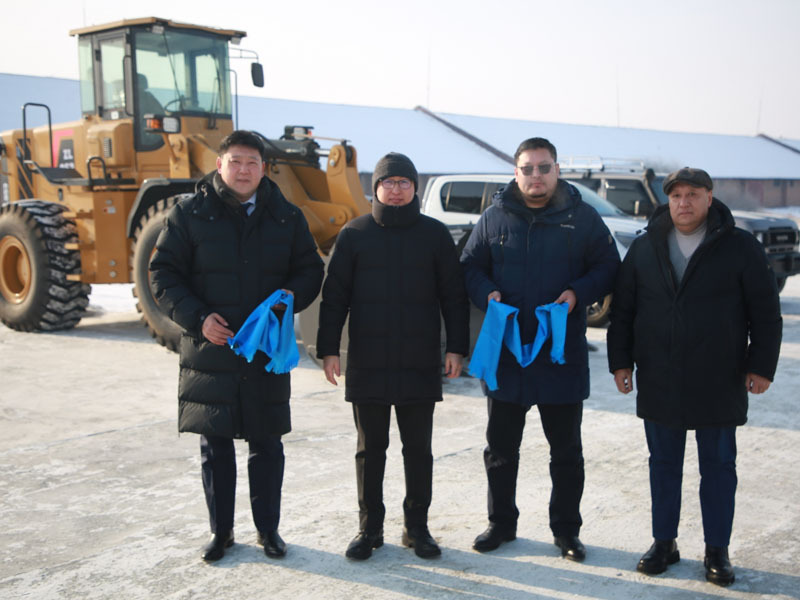 Увс аймагт туулах чадвар сайтай автомашин, ковш өглөө